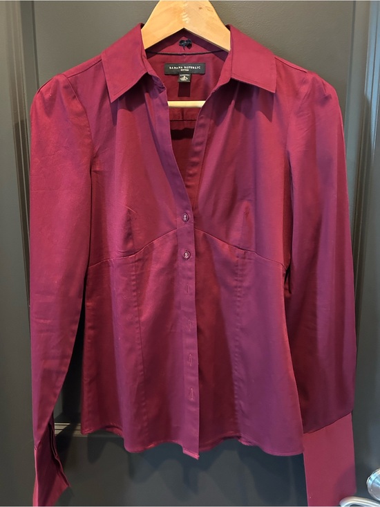 Banana Republic Tops - Banana Republic Women's Berry Sateen cotton puff sleeve Button-Down Blouse